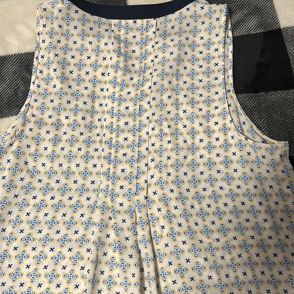 41 Hawthorn Geometric Patterned Sleeveless Blouse. Size Small - Picture 10 of 14